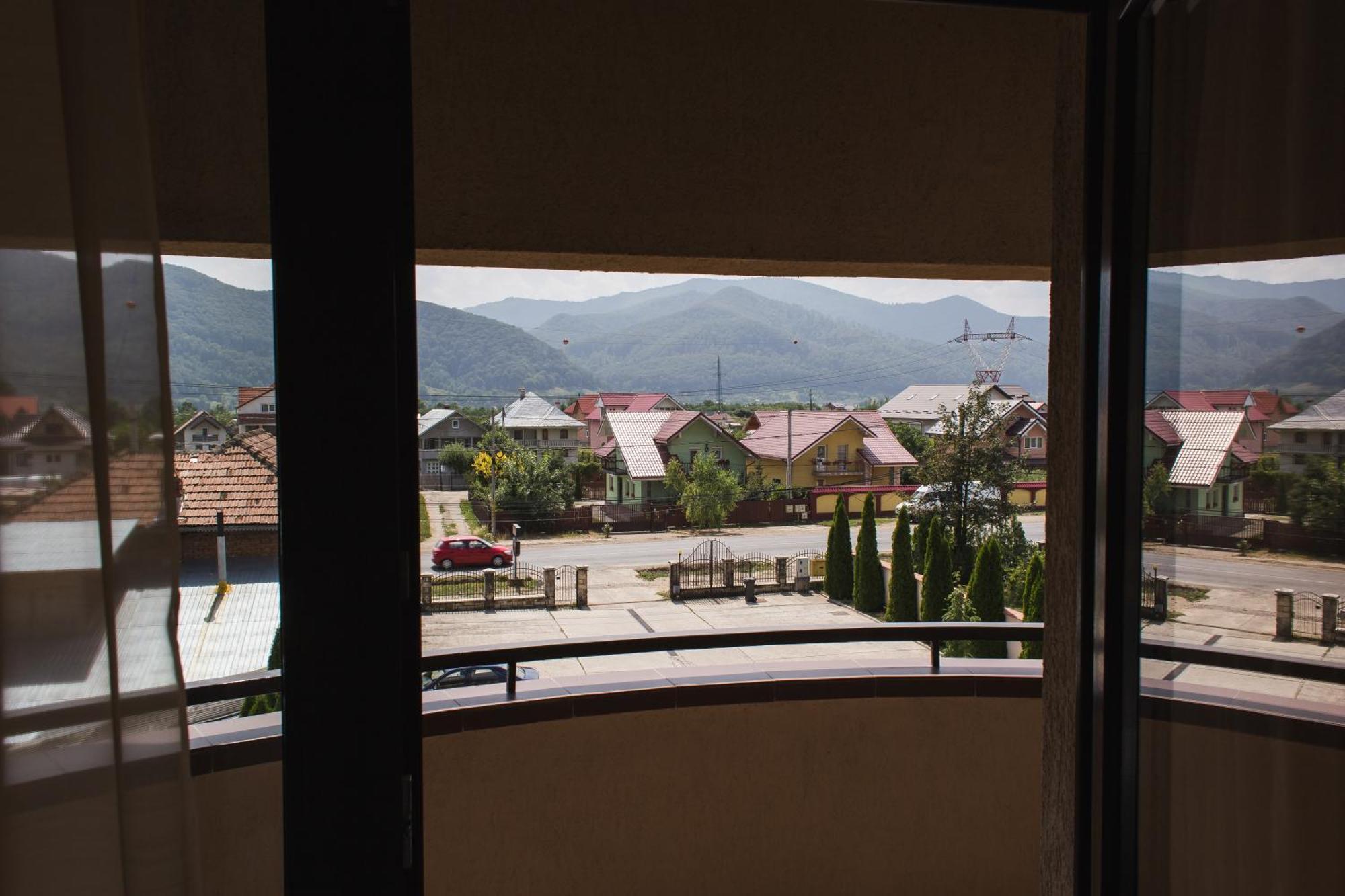 Pensiunea Roua Piatra Neamţ Exterior foto