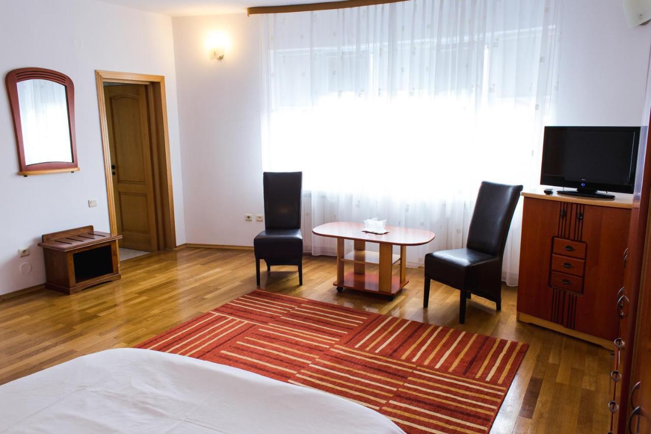 Pensiunea Roua Piatra Neamţ Cameră foto