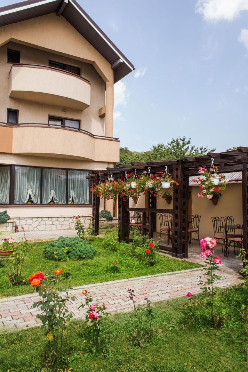Pensiunea Roua Piatra Neamţ Exterior foto