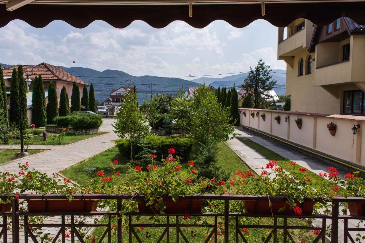 Pensiunea Roua Piatra Neamţ Exterior foto