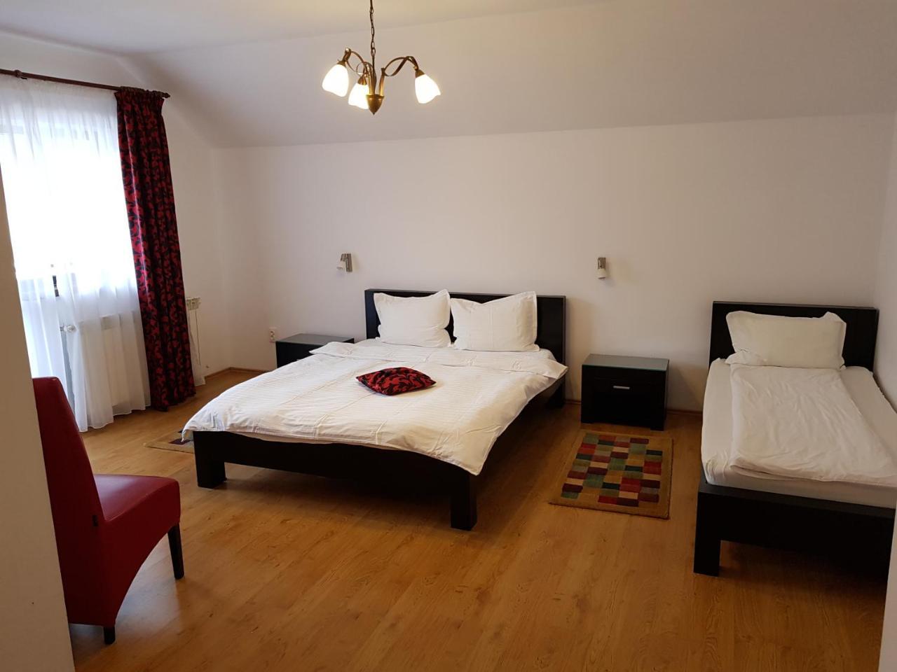 Pensiunea Roua Piatra Neamţ Exterior foto